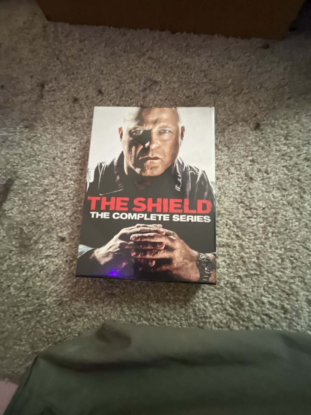 The Shield: The Complete Series (16-Disc DVD Set, Mill Creek Entertainment)